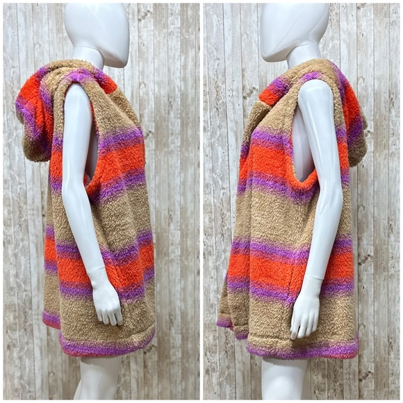 Koolaburra by UGG Cozy Sherpa Hooded Vest [1447] - Picture 4 of 9